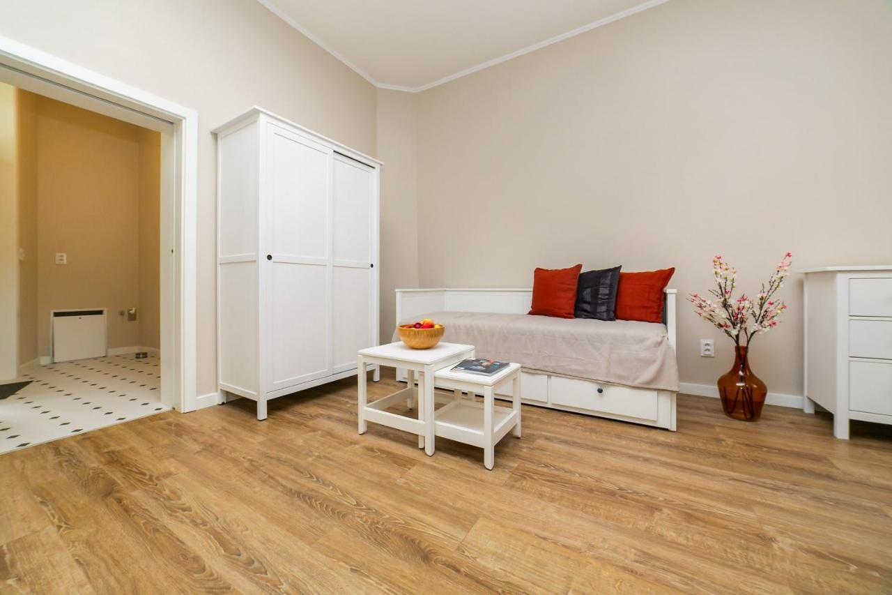 New Studio 3 - Self Check In, Parking Possible, Weekend Free Parking Bratislava Esterno foto